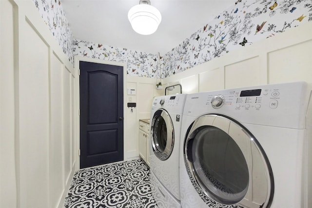 23706 Tristan Bay Ct, Spring, TX 77386 - washroom featuring washing machine and clothes dryer, wallpapered walls, and cabinet space