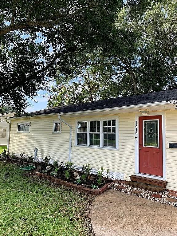 1318 Herring Ave, Port Neches, TX 77651 - photo 1