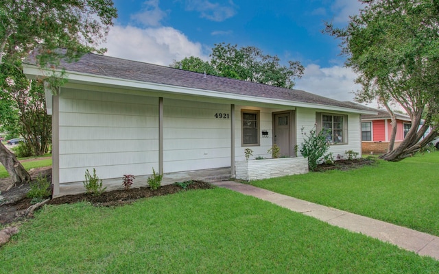 4921 Michael Dr, Houston, TX 77017 - ranch-style house featuring a front yard and covered porch
