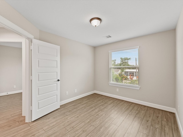 1109 Robbie St, Houston, TX 77009 - unfurnished room featuring light wood-style flooring and baseboards