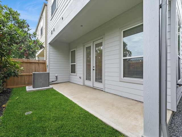 1109 Robbie St, Houston, TX 77009 - view of yard featuring a patio