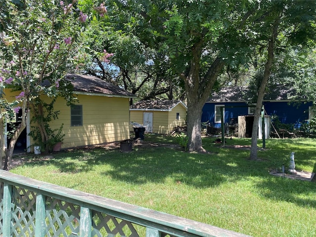 222 N 1st, Wallis, TX 77485 - view of yard