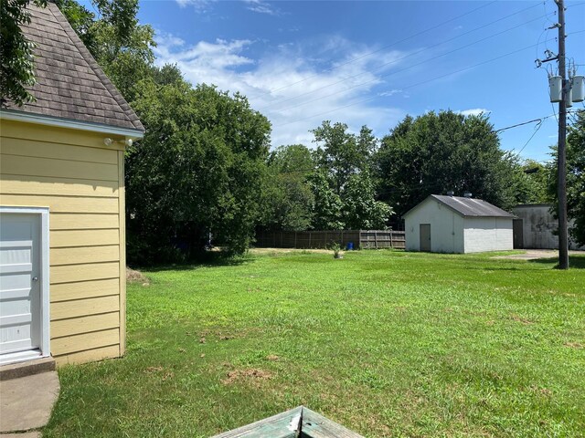 222 N 1st, Wallis, TX 77485 - view of yard