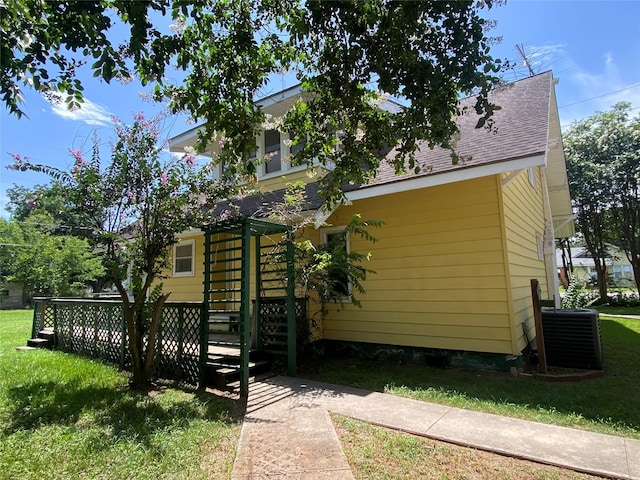 222 N 1st, Wallis, TX 77485 - view of front facade featuring roof with shingles