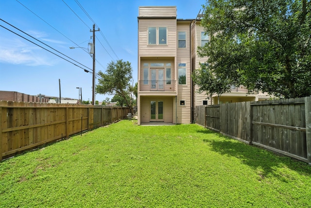 151 E 2nd St, Houston, TX 77007 - back of property featuring french doors, a fenced backyard, and a balcony