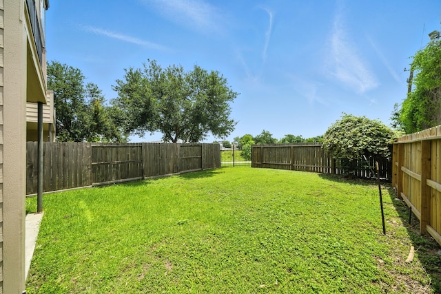 151 E 2nd St, Houston, TX 77007 - view of fenced backyard
