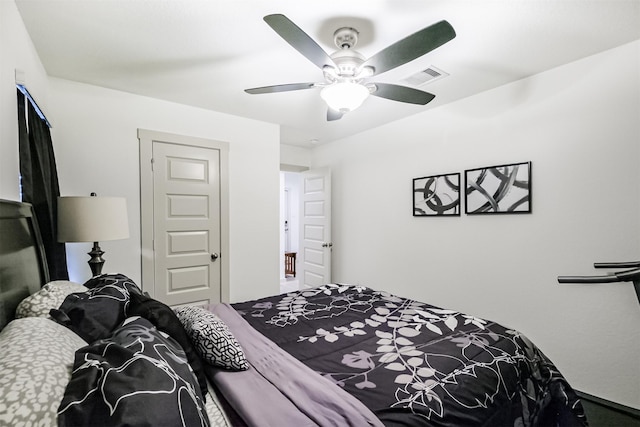 826 Green Clover Ln, Rosharon, TX 77583 - bedroom featuring a ceiling fan