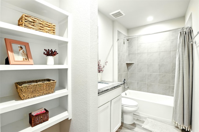 621 Little Spring Ct, Anahuac, TX 77514 - full bath featuring shower / bath combination with curtain, vanity, and recessed lighting