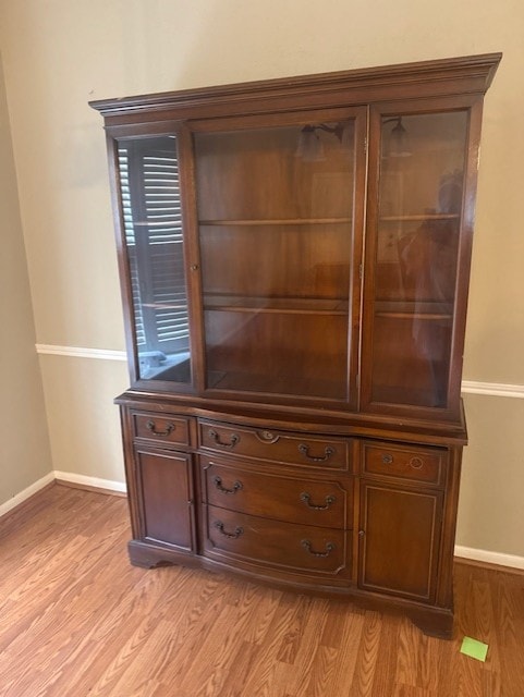 7955 Fawn Terrace Dr, Houston, TX 77071 - detailed view of wood finished floors and baseboards