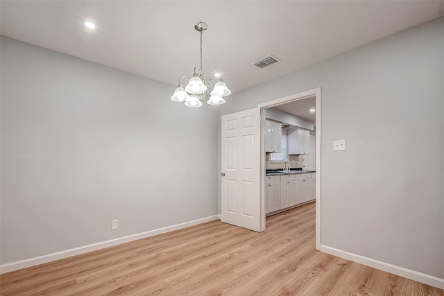 23131 Earlmist Dr, Spring, TX 77373 - spare room featuring light wood-type flooring, a chandelier, and recessed lighting