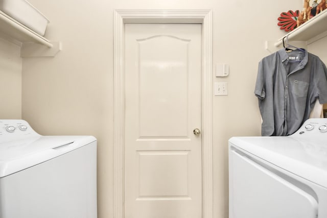 7807 Board Xing, Conroe, TX 77304 - laundry area featuring washing machine and dryer