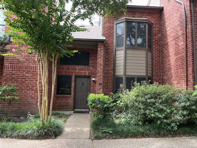 7447 Cambridge St Unit 18, Houston, TX 77054 - doorway to property featuring brick siding