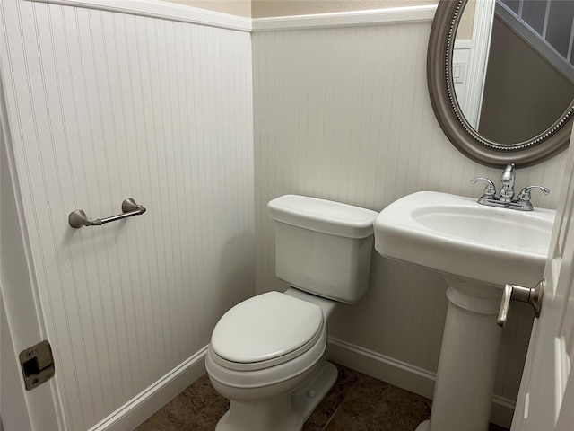7447 Cambridge St Unit 18, Houston, TX 77054 - half bath with baseboards