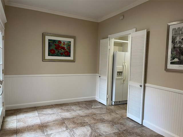 7447 Cambridge St Unit 18, Houston, TX 77054 - empty room with a wainscoted wall, ornamental molding, and a smoke detector