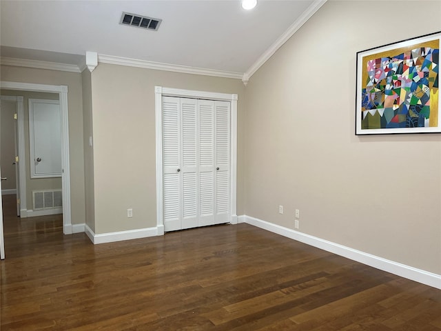7447 Cambridge St Unit 18, Houston, TX 77054 - unfurnished bedroom featuring dark wood-style floors, crown molding, and a closet