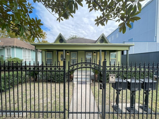338 Cortlandt St, Houston, TX 77007 - gate featuring a fenced front yard and a porch