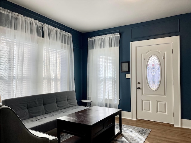 338 Cortlandt St, Houston, TX 77007 - entryway with wood finished floors and baseboards