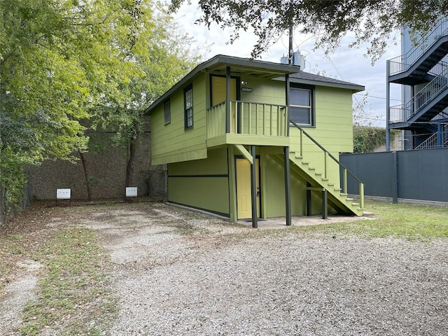 338 Cortlandt St, Houston, TX 77007 - rear view of house featuring stairs