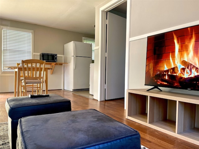 338 Cortlandt St, Houston, TX 77007 - living area with wood finished floors
