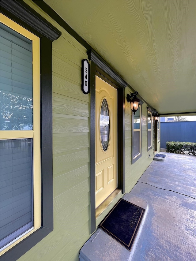 338 Cortlandt St, Houston, TX 77007 - doorway to property featuring a porch