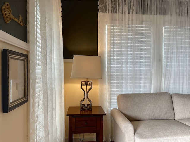 338 Cortlandt St, Houston, TX 77007 - view of sitting room