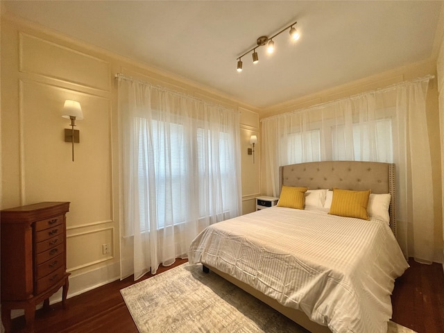 338 Cortlandt St, Houston, TX 77007 - bedroom with dark wood-type flooring