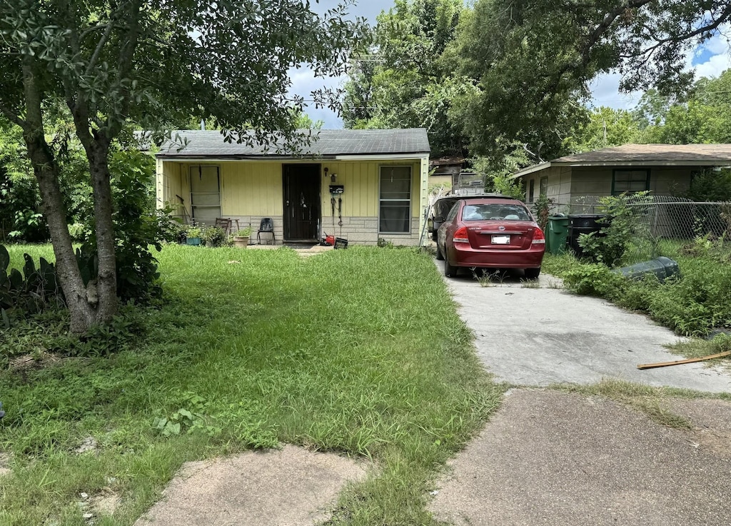 7710 Sharondale Dr, Houston, TX 77033 - bungalow-style house with concrete driveway and a shingled roof