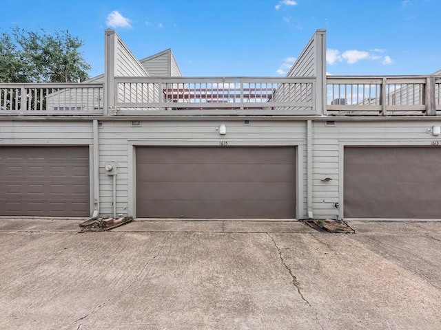 1615 S Kirkwood Rd, Houston, TX 77077 - view of garage