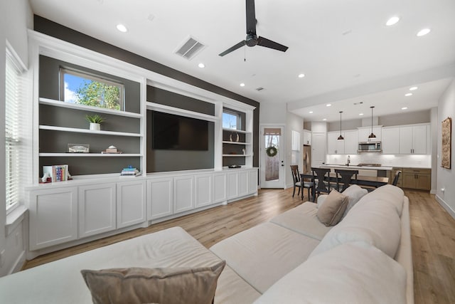 5361 Creekmont Oaks Ln, Houston, TX 77091 - living room featuring light wood finished floors, ceiling fan, and recessed lighting