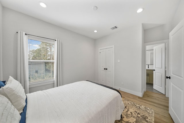 5361 Creekmont Oaks Ln, Houston, TX 77091 - bedroom with light wood finished floors and recessed lighting