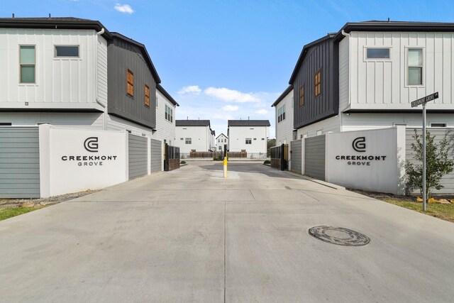 5361 Creekmont Oaks Ln, Houston, TX 77091 - view of concrete road featuring a residential view
