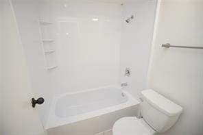 6601 Sands Point Dr Unit 59, Houston, TX 77074 - full bathroom with toilet and bathing tub / shower combination