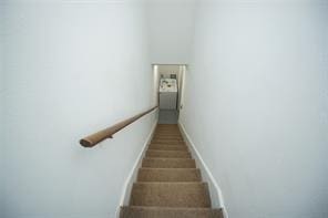 6601 Sands Point Dr Unit 59, Houston, TX 77074 - view of staircase
