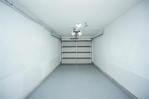 6601 Sands Point Dr Unit 59, Houston, TX 77074 - view of garage