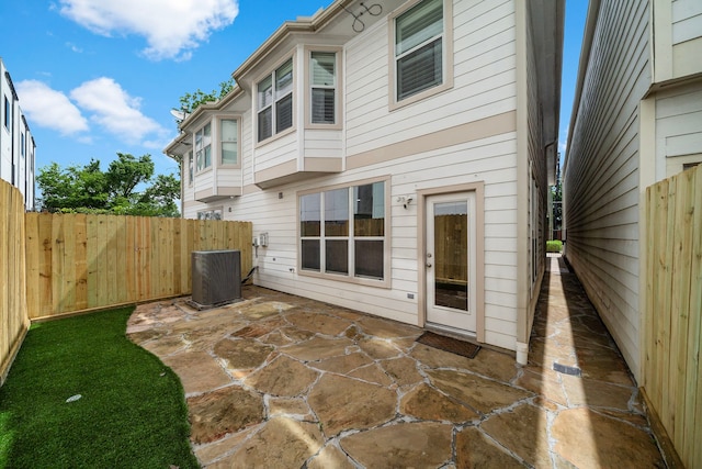 1517 Asbury St, Houston, TX 77007 - rear view of property with a patio area and a fenced backyard