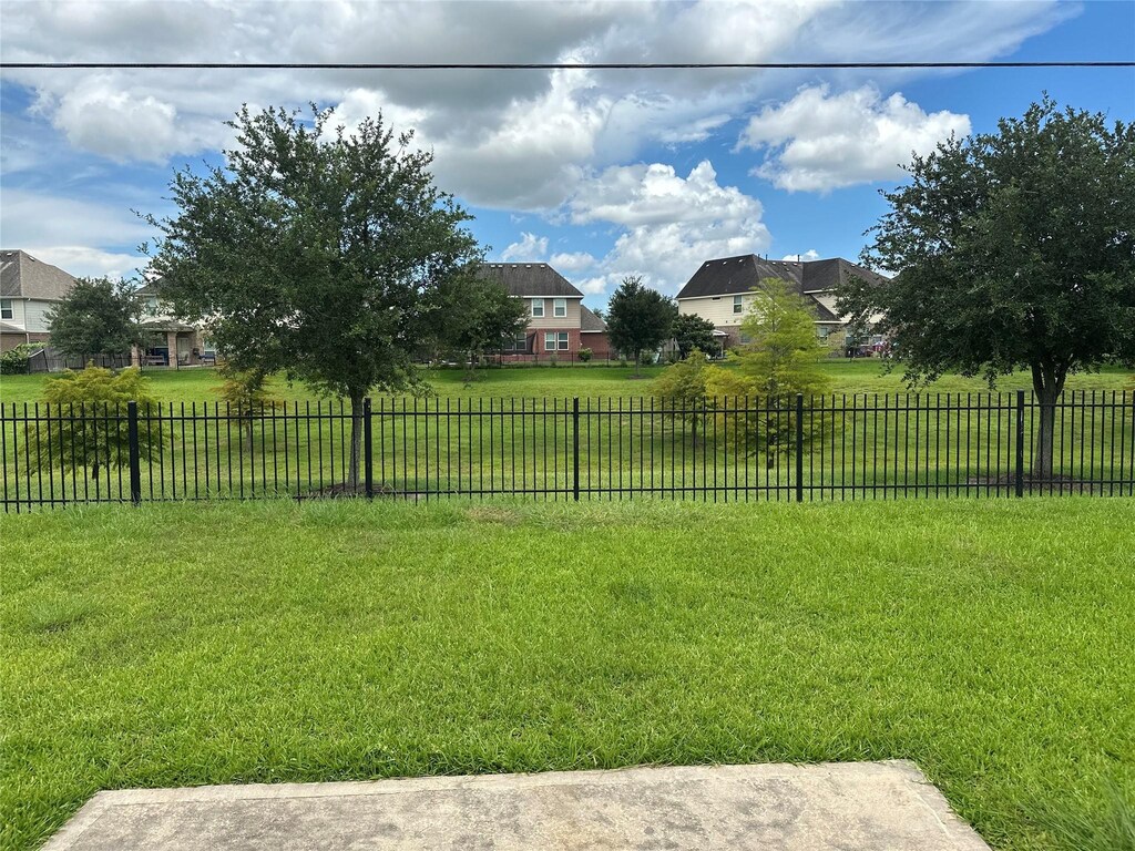 3515 Curley Maple Dr, Pearland, TX 77584 - photo 3