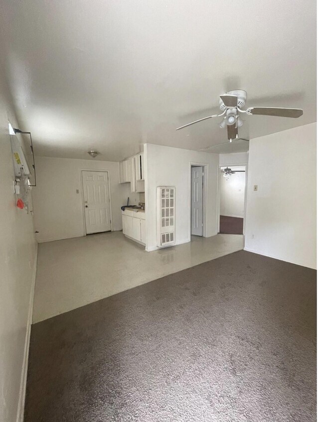 2712/2716 Berry St, Houston, TX 77004 - unfurnished living room with a ceiling fan and light colored carpet