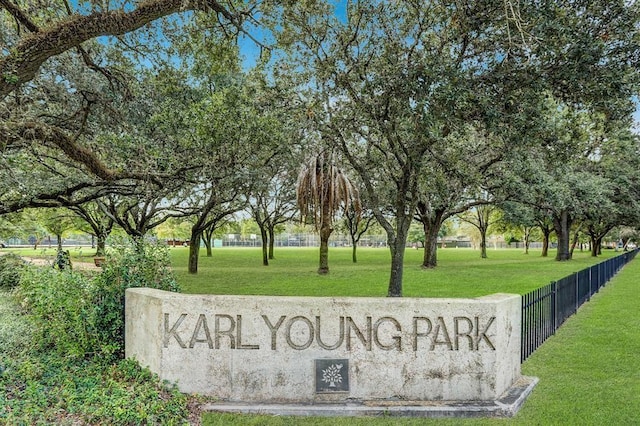3711 Tartan Ln, Houston, TX 77025 - view of community sign