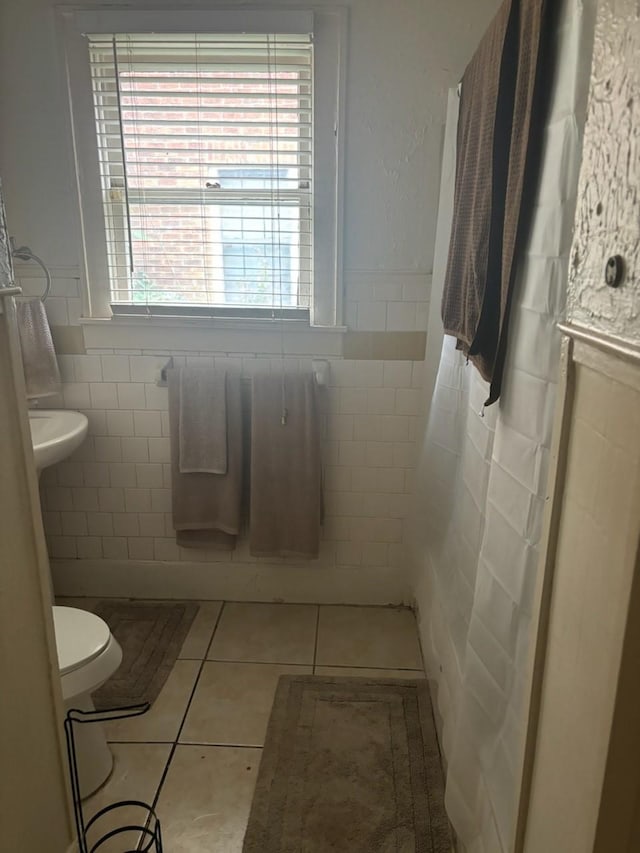 4301 Canal St, Houston, TX 77003 - bathroom featuring tile walls, tile patterned flooring, and a wainscoted wall