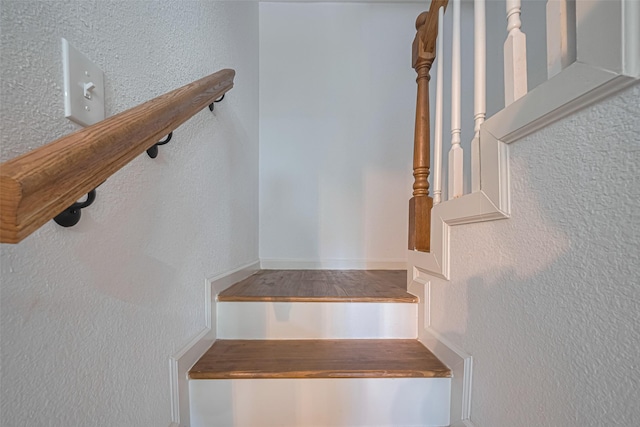 1014 13th St, Galveston, TX 77550 - staircase featuring a textured wall