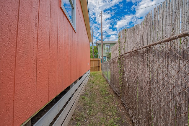 1014 13th St, Galveston, TX 77550 - view of side of home