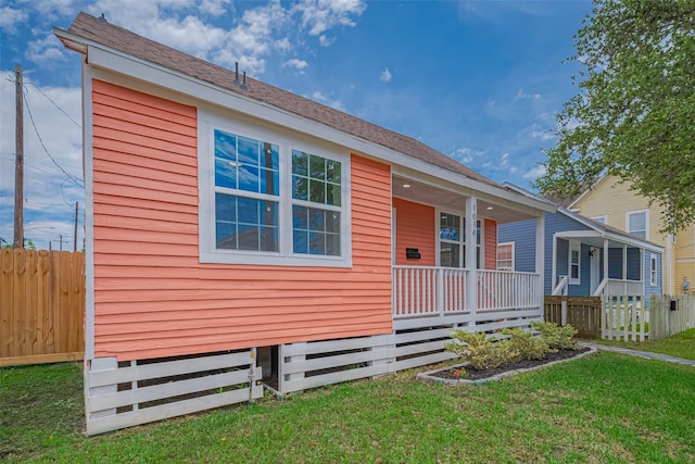 1014 13th St, Galveston, TX 77550 - view of front of home featuring a porch