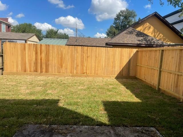 5022 Broom St, Houston, TX 77091 - view of fenced backyard