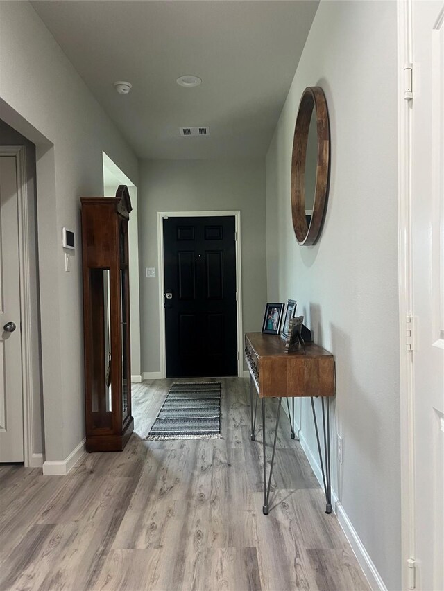 11577 Gingerland Dr, Conroe, TX 77304 - foyer featuring wood finished floors and baseboards