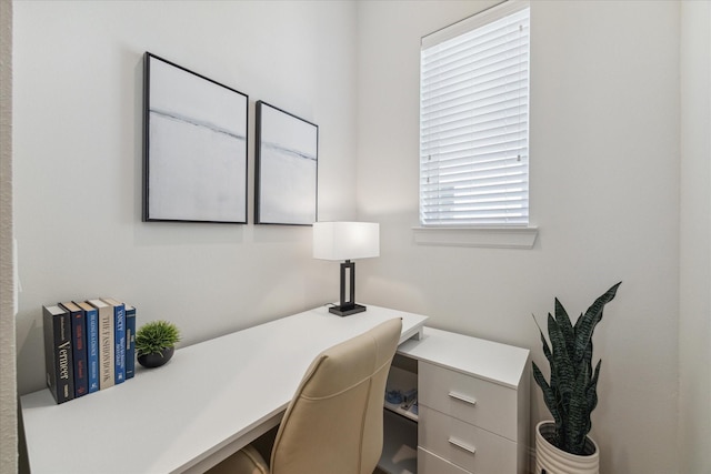 1804 Elysian St, Houston, TX 77026 - office featuring built in study area