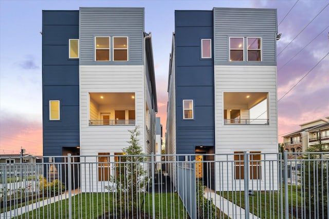 1812 Elysian St, Houston, TX 77026 - view of contemporary home