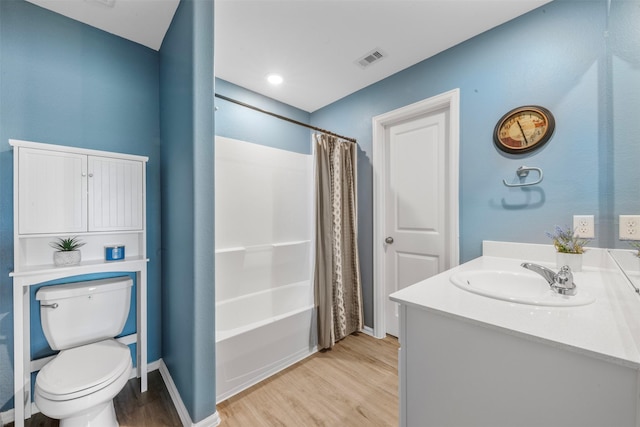 19919 Epirus Shores Dr, Hockley, TX 77447 - bathroom featuring wood finished floors, vanity, and shower / tub combo