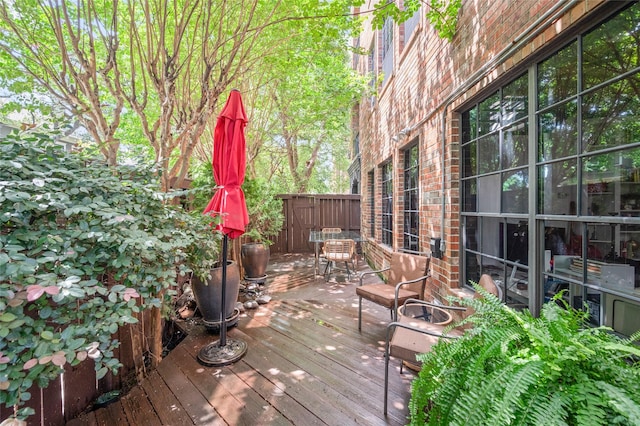 2614 Yoakum Blvd, Houston, TX 77006 - view of wooden deck