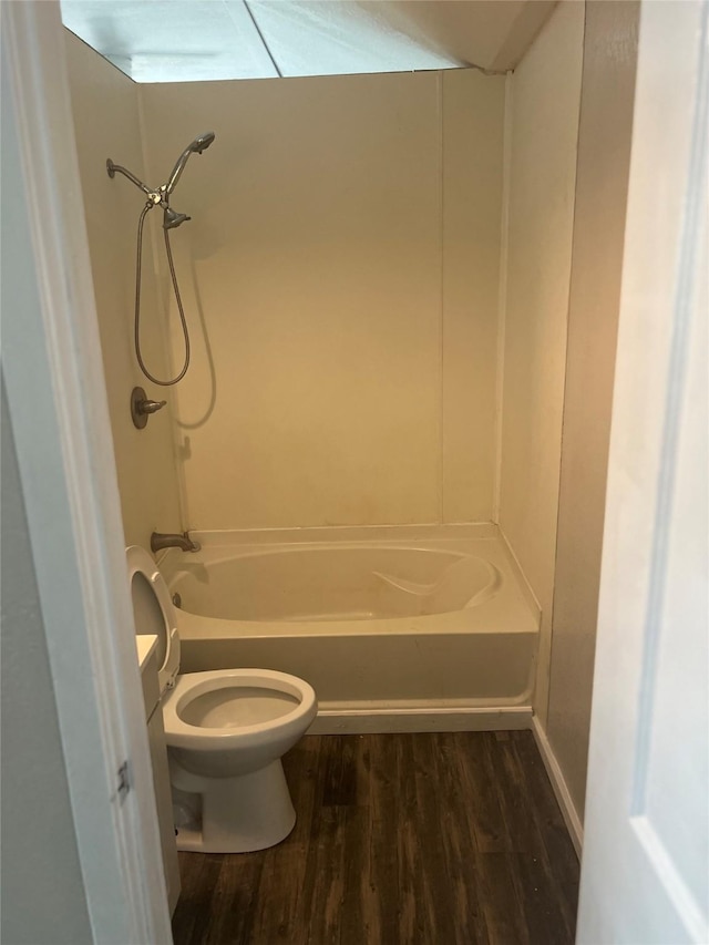 174 Jaycrest, Livingston, TX 77351 - full bath with wood finished floors and shower / tub combination