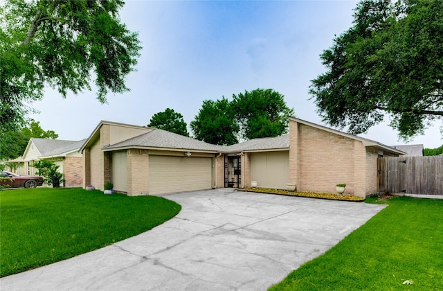 17043 Coachmaker Dr, Friendswood, TX 77546 - photo 1